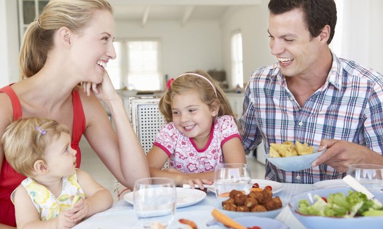 Dạy con cách cư xử - Phần 3: Quy tắc ứng xử bên bàn ăn